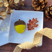 Load image into Gallery viewer, Mini Autumn Leaves collar clip set