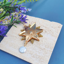 Load image into Gallery viewer, North Star brooch - gold