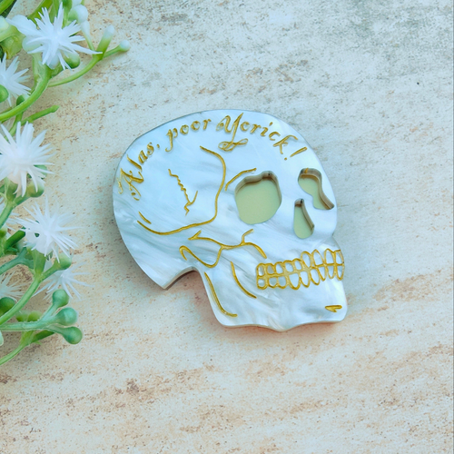 'Alas, poor Yorick!' Shakespeare skull brooch
