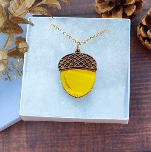 Oak Fall pendant necklace