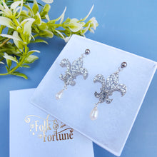 Load image into Gallery viewer, Fleur-de-lys earrings - silver