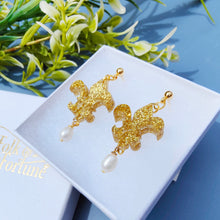 Load image into Gallery viewer, Fleur-de-lys earrings - gold