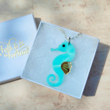 Load image into Gallery viewer, Seahorse pendant