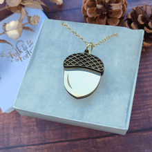 Load image into Gallery viewer, Oak Fall pendant necklace