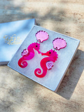 Load image into Gallery viewer, Seahorse earrings