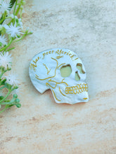 Load image into Gallery viewer, &#39;Alas, poor Yorick!&#39; Shakespeare skull brooch