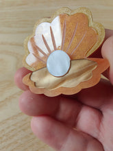 Load image into Gallery viewer, SECONDS/SAMPLE shell brooch