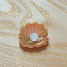 Load image into Gallery viewer, SECONDS/SAMPLE shell brooch