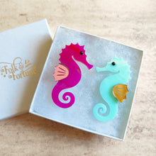 Load image into Gallery viewer, Seahorse brooches