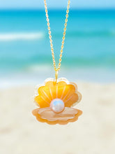 Load image into Gallery viewer, Clam Shell pendant