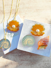 Load image into Gallery viewer, Mini Individual Shell brooches