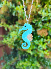 Load image into Gallery viewer, Seahorse pendant