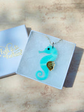 Load image into Gallery viewer, Seahorse pendant