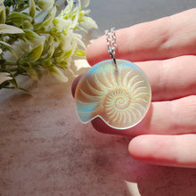 Load image into Gallery viewer, SAMPLE Iridescent shell necklace