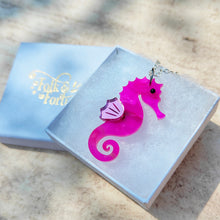 Load image into Gallery viewer, Seahorse pendant