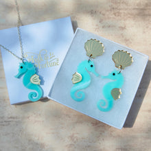 Load image into Gallery viewer, Seahorse earrings