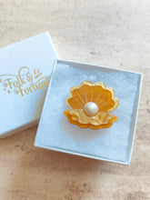 Load image into Gallery viewer, Mini Individual Shell brooches