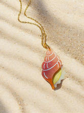 Load image into Gallery viewer, Conch Shell pendant
